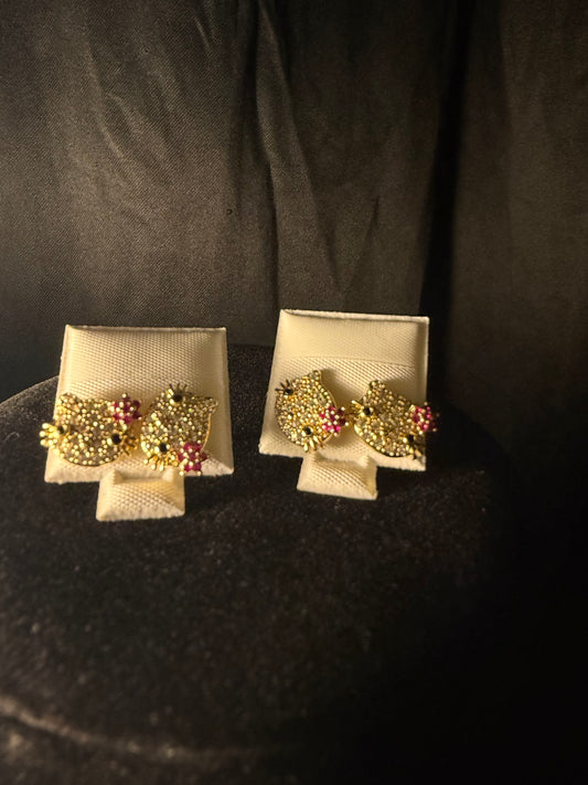 Hello kitty stud earrings ✨🎀